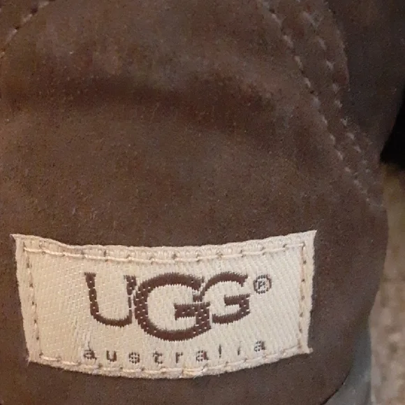UGG Brown Winter Boots with Patterned Stitching - Picture 2 of 10